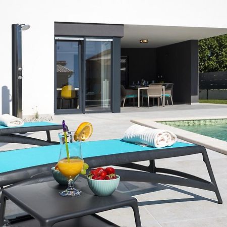 Modern 3-Bedroom Villa With A Private Pool Pula Bagian luar foto
