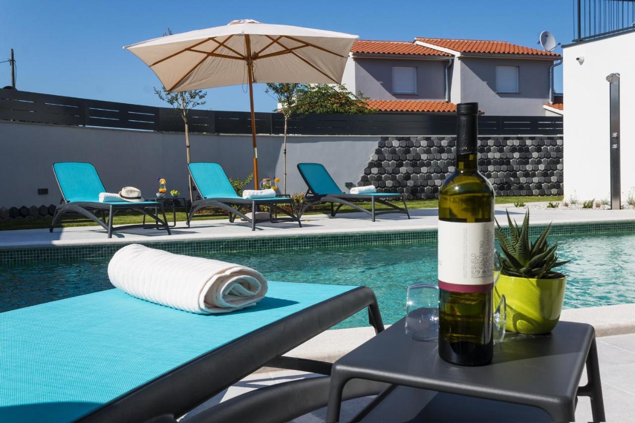 Modern 3-Bedroom Villa With A Private Pool Pula Bagian luar foto